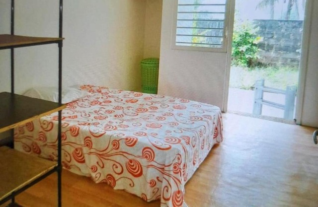 Chambre privée avec entrée séparée - Villa avec Jardin