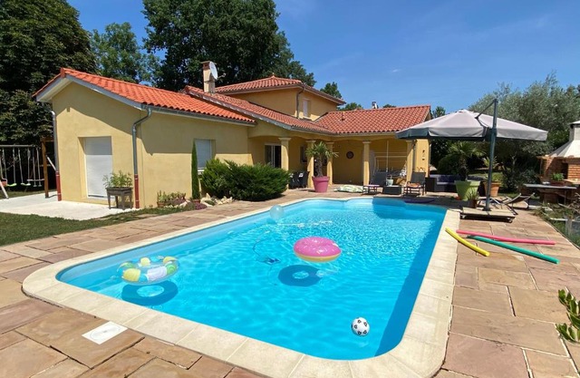 Chambres dans villa avec piscine