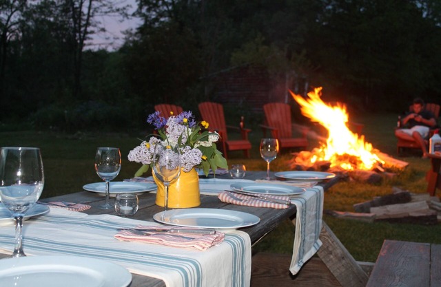 Change of colors! Enjoy 12 acres with an outdoor fire gaze at the stars.
