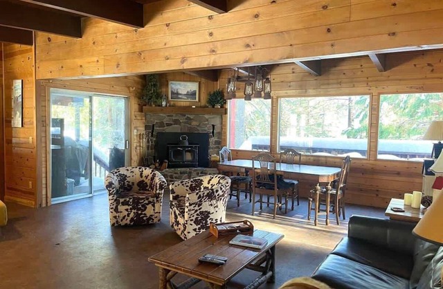 Changes in Altitude – Spacious Family Cabin Near Pinecrest Lake & Dodge Ridge