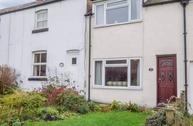 CHAPEL COTTAGE, pet friendly, country holiday cottage in Grosmont