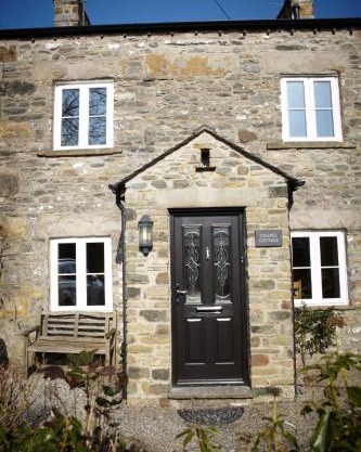 Chapel Cottage Set in a private courtyard in central location with 2 parking spaces