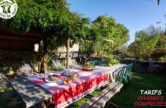 Charming stone cottages, pets welcome, up to 12 people