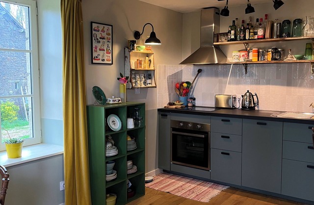 Characterful, 2 bedroom cosy cottage with fireplace, surrounded by wildlife.