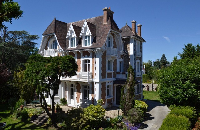 Character villa 8 to 15p, 15 min from Paris-350 m2