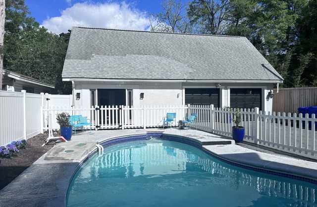 Charleston Guest House: with pool on Golf Course