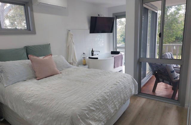 Charlie-vile Romantic spa Escape