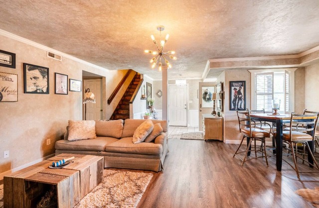 CHARLIE’s place a guest suite in entire home/apt