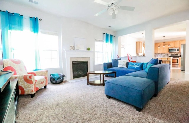Charlotte Sanctuary, Comfort, Fenced, Sleeps 11