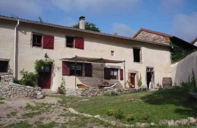 Charming 17th Century Cottage with Garden & Terrace - Cozy, Pet-Friendly Stay