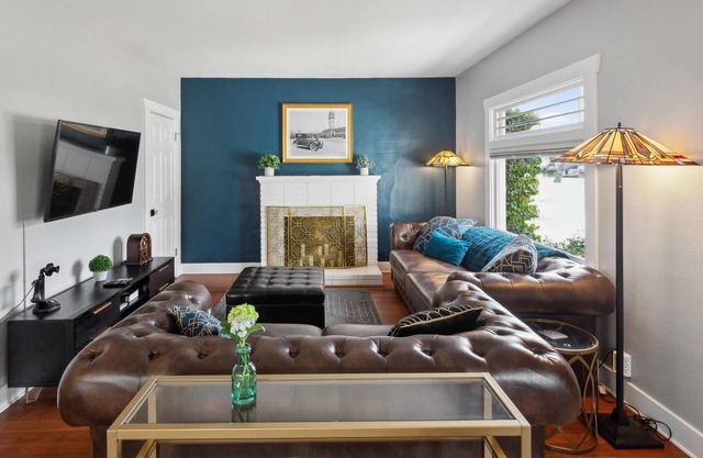 Charm & Modern 1920s Craftsman Vintage Comfort