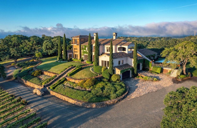 Charm of Villa Capricho - Private 25-acre Wine Country Estate w/Pool, Vineyard