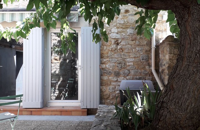 Charmante maisonnette rénovée proche Uzès Charming little house near Uzès