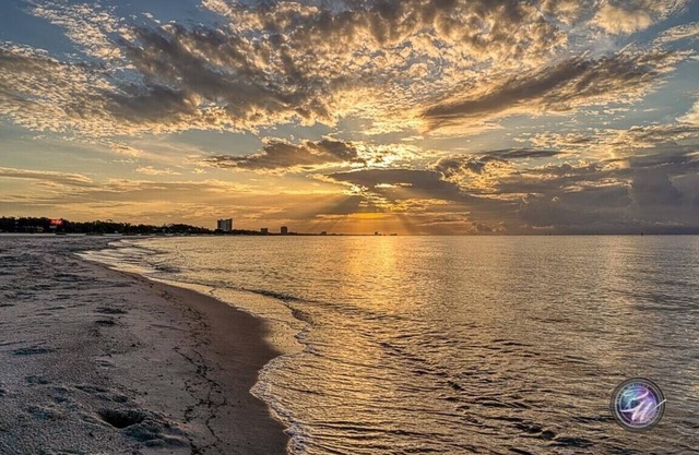 Charmer! Beach Park Getaway Comfy Nightly Tourist-Home PlentyAmenities 2Queen