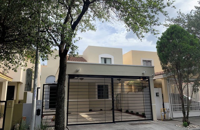 Charming 3-bedroom house with WiFi, AC Gated Community San Nicolás de los Garza