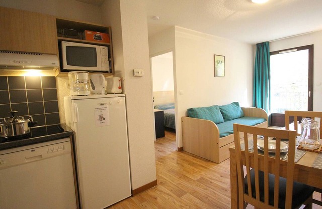 Charming 1-bedroom with balcony, parking, near park