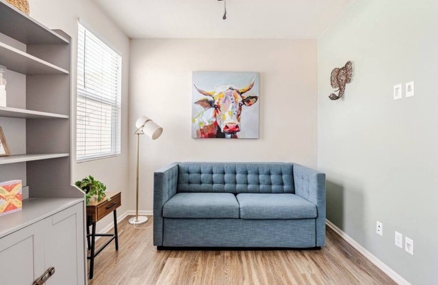 Charming 1-bedroom apart with Sofa Bed in living room in Lake Elsinoire with AC