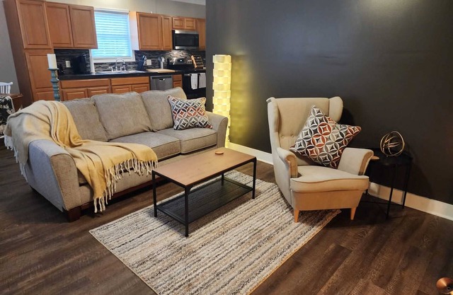 Charming 1-bedroom apartment with WiFi and close to the Hospital in Greenwood