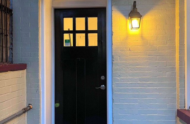 Charming 1-bedroom basement apartment in Washington DC with AC, WiFi