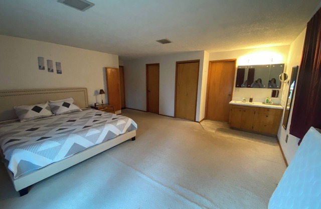 Charming 1-bedroom in a house, great for sleeping and resting only.