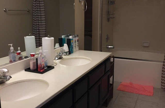 Charming 1-bedroom in the gated community house with AC and WiFi in Palmdalenn