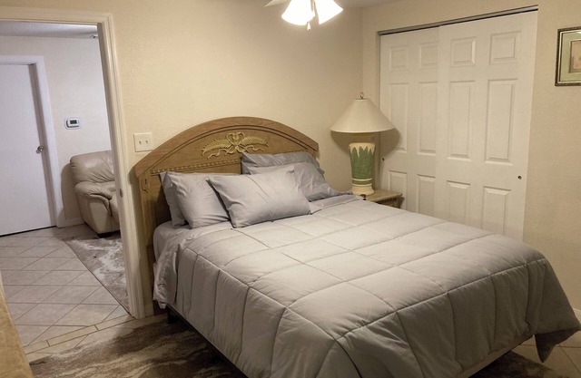 Charming 1-bedroom cottage in delightful Brooksville with AC, WiFi