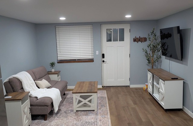 Charming 1-bedroom house with WiFi and AC in wonderful Indianapolis