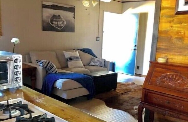 Charming 1-bedroom villa in Costa Mesa with WiFi and fitness room