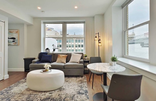 Charming 1 BR Apts - 1.25 Miles to TIAA Bnk Fld!