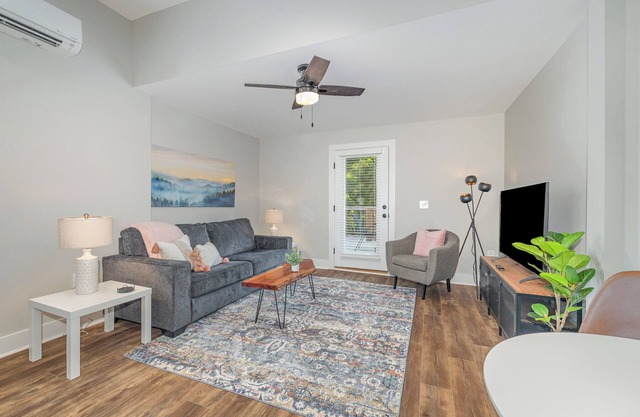 Charming 1910 Luxury Condo in Downtown Fuquay - Steps to Parks & Eateries