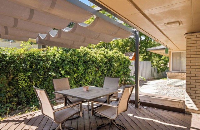 Charming 1970s 2-bedroom 2-bathroom pet friendly house in beautiful Twin Falls