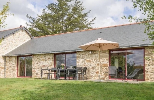 Charming 19th-Century Barn near Nantes – Sleeps 14, Private Terrace, Large Garden, Free WiFi