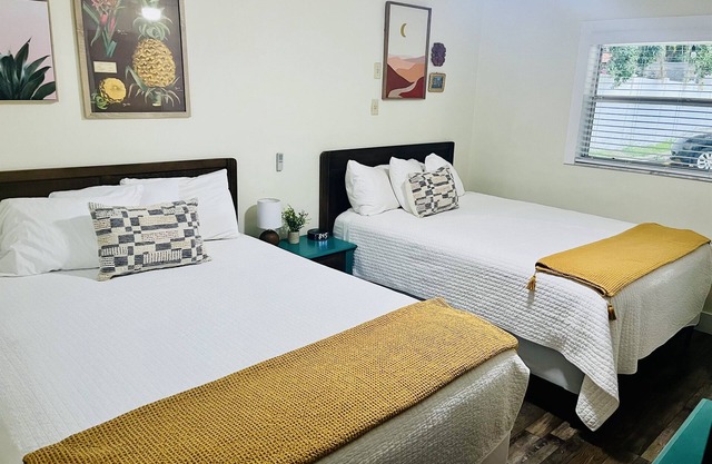 Charming 1BR Cottage w/2 Queens