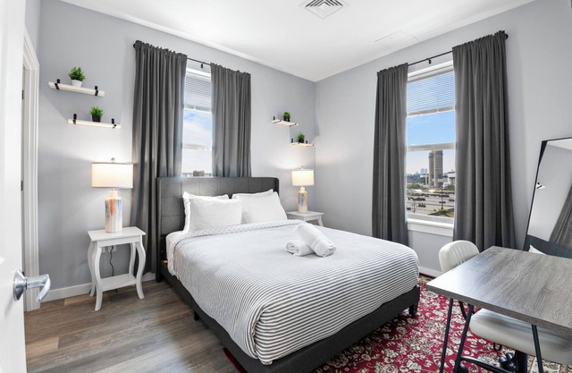 Charming 1BR Near Encore 4880