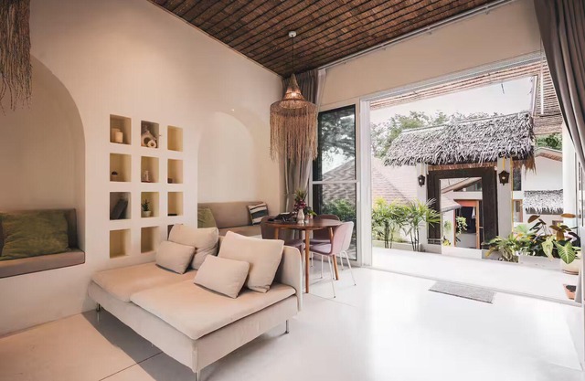 Charming 2-BR Seaside Haven