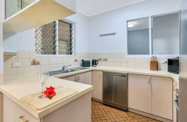 Charming 2 bed, 1 bath getaway for 4 guests. Spacious, private, great location!