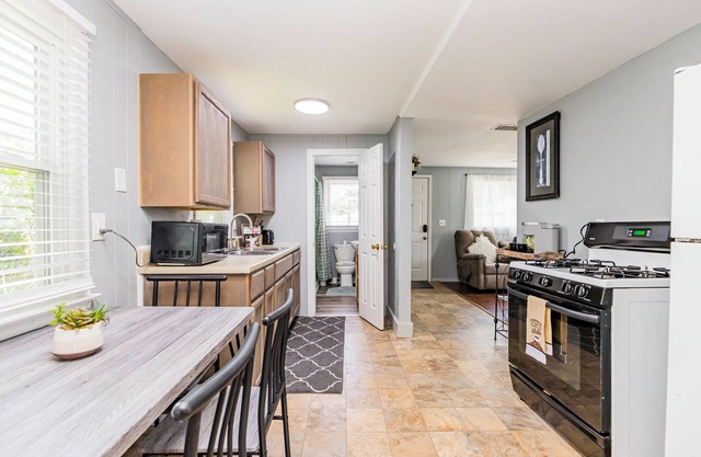 Charming 2-bed/1-bath house close to IUH Ball, BSU in Muncie