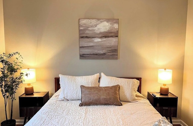 Charming 2 bed 1 bath Remodeled Suite