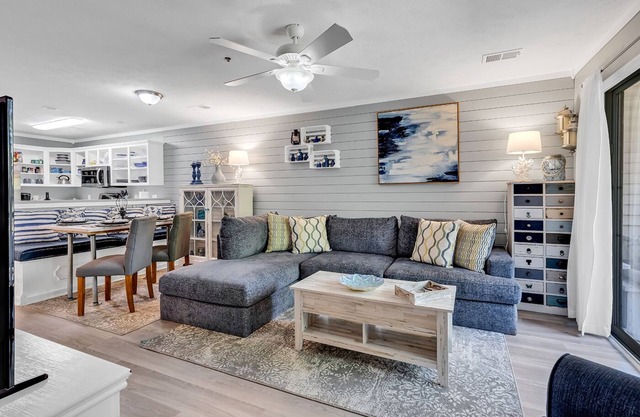 Charming 2 Bed 2 Bath True Blue Pawleys Island Golf, Pools, & Beach 5 min drive!