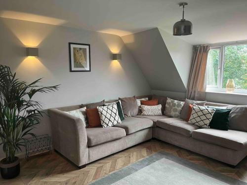 Charming 2-Bed Apartment with free parking 10 mins drive to York City