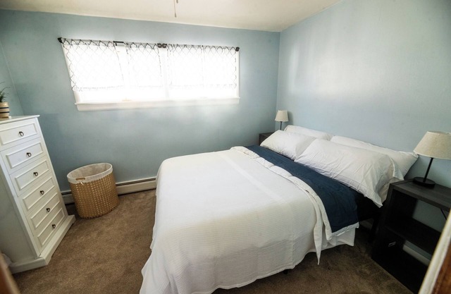 Charming 2-bed house in Bismarck, centrally located for your convenience.