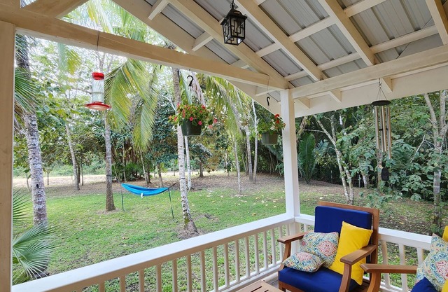 Charming 2-bedroom cottage in tranquil Spanish Lookout with AC, WiFi