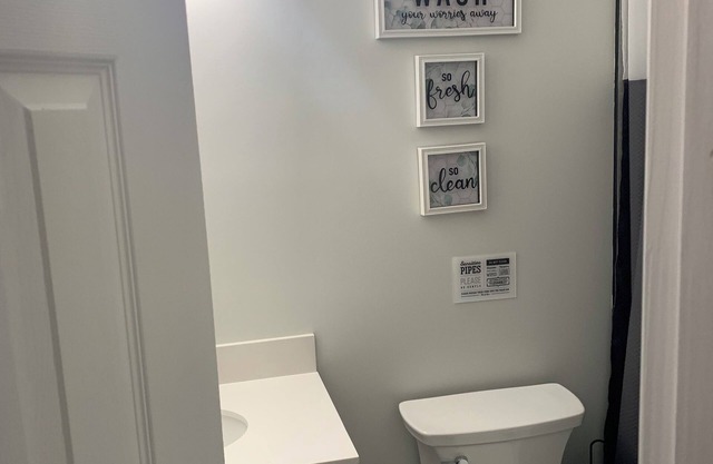 Charming 2-bedroom house in delightful Lawrenceville with AC