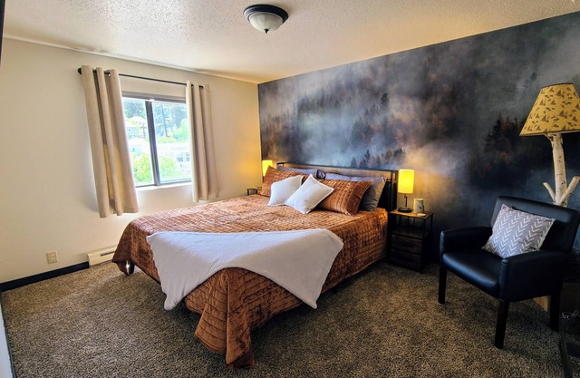 Charming 2 bedroom/2 bath condo with full kitchen, 3 TV's, AC, WiFi & more.