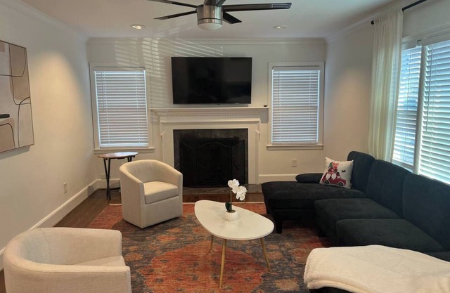 Charming 2-bedroom 3-bath house in Cotswold