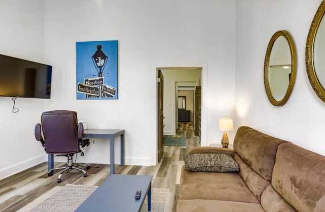 Charming 2-bedroom apartment in Historically Fabulous New Orleans Bywater