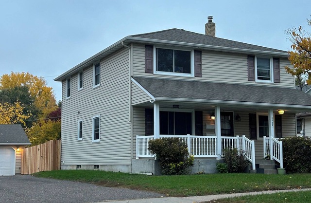 Charming 2-bedroom apartment with AC, WiFi in superb Saint Pauls Frost Lake area