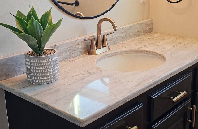 Charming 2-bedroom apartment in awesome Rosendale with WiFi, AC.