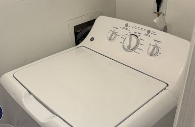 Charming 2-bedroom apartment with AC, WiFi in nice Kennesaw