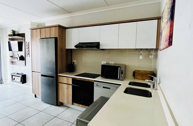 Charming 2-bedroom apartment in marvelous Pretoria with WiFi